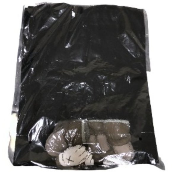 NWT Uniqlo x Kaws UT Unisex Short Sleeve Graphic T-Shirt - Picture 5 of 5